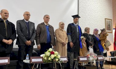 صور من من مناقشة أطروحة الطالب مسعود طارق بكلية اللغة العربية